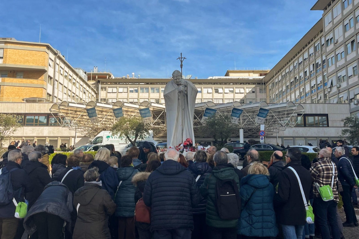 El Papa Francisco está estable aunque su pronóstico sigue siendo «reservado»