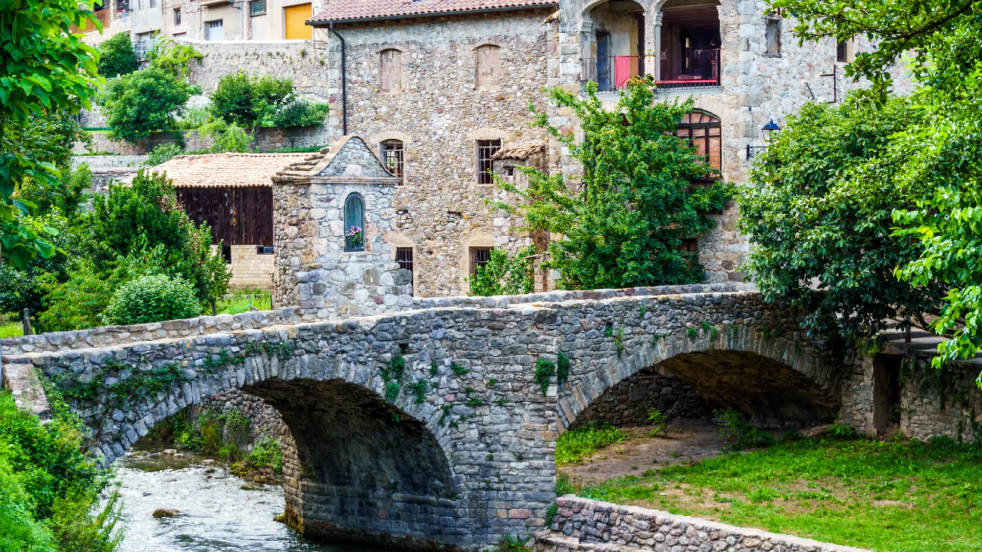 El pequeño pueblo de Cataluña enclavado en un Parque Natural que fue hogar de un legendario héroe medieval