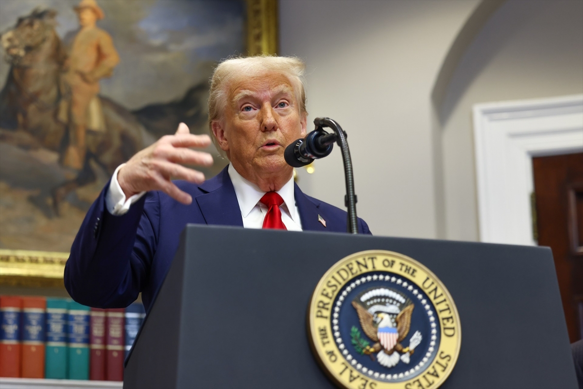 Empieza la guerra de los aranceles: Trump descoloca a Europa y consuma su amenaza a Canadá y México