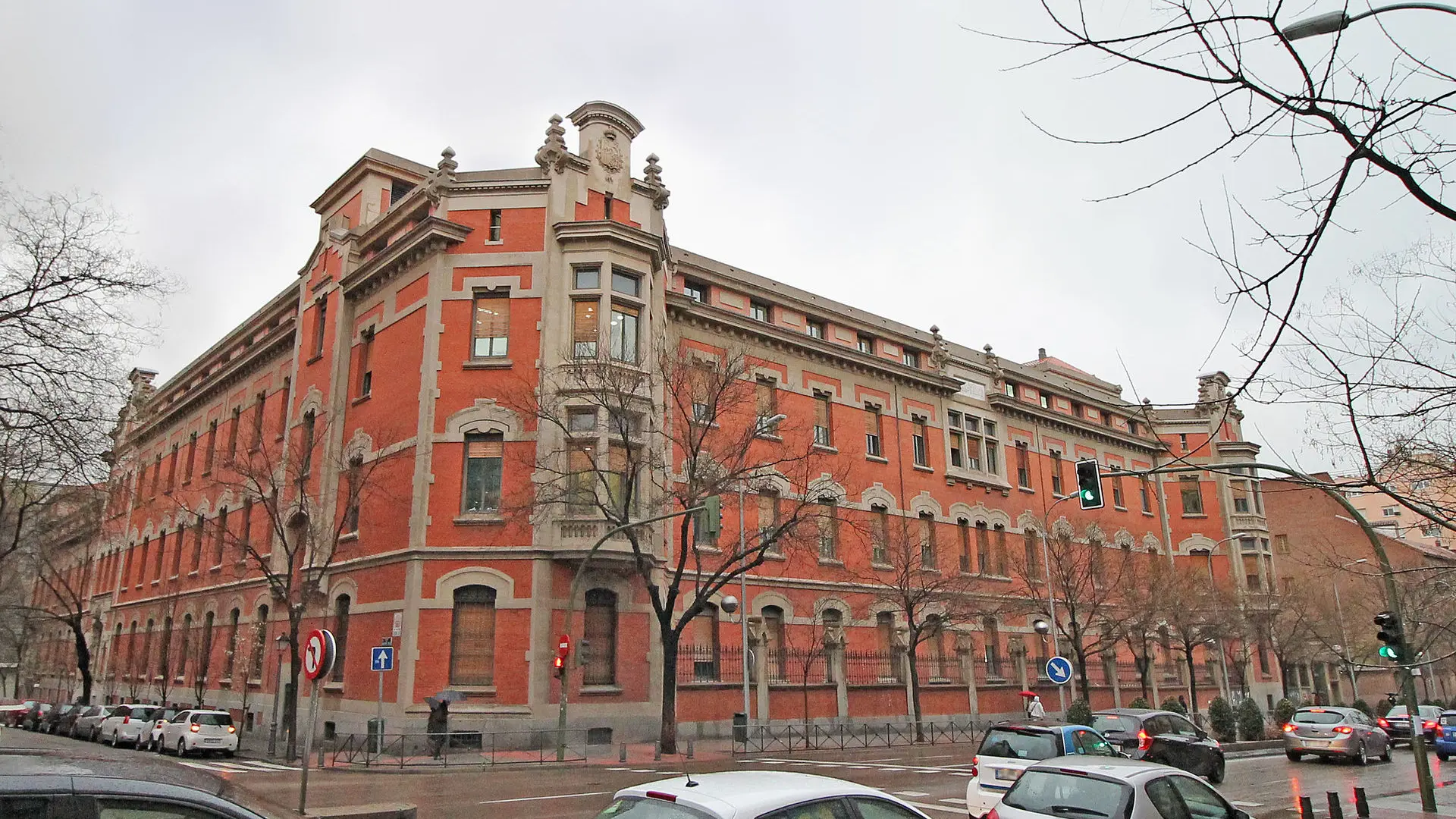Llaman a declarar al exdirector de una maternidad de Madrid por un bebé robado en Ciudad Real