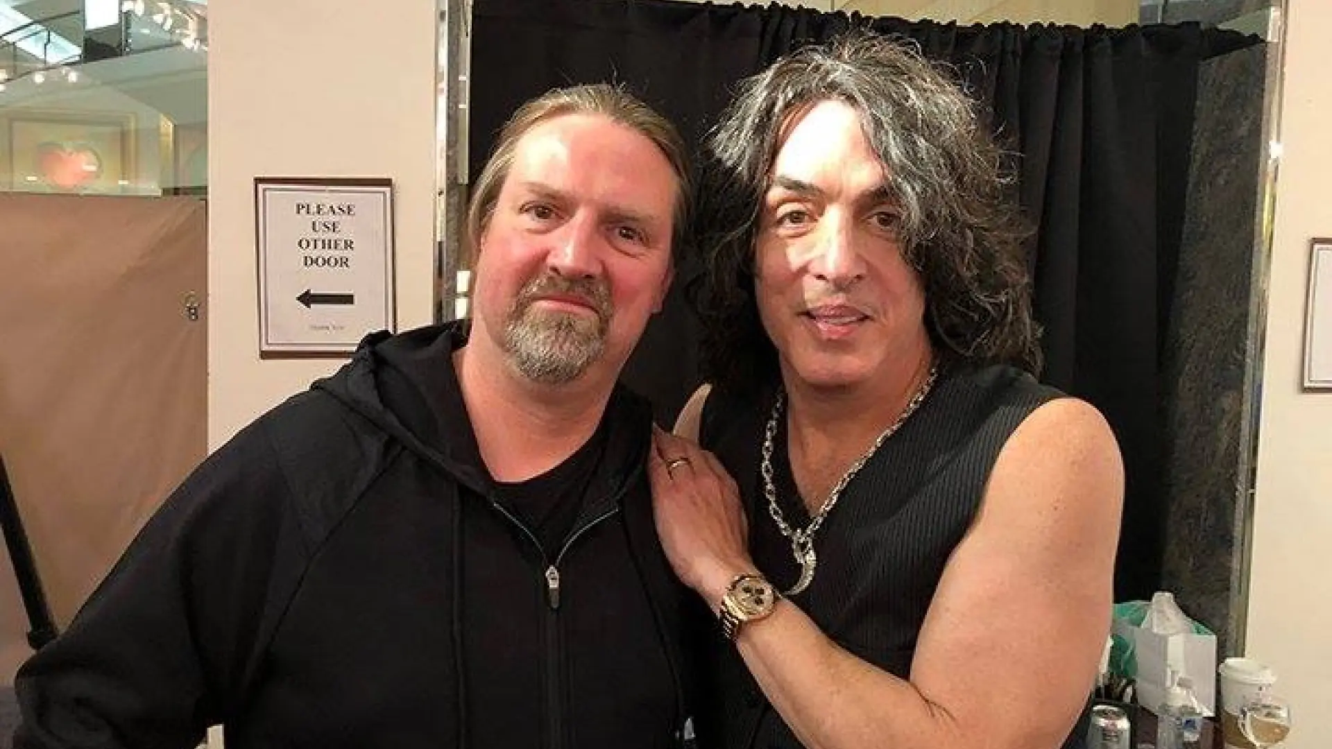 Muere Karl Cochran, guitarrista de KISS, en un accidente de tráfico provocado por su madre, de 90 años