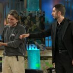 Salva Reina ‘trolea’ a David Broncano en ‘La Revuelta’ con su premio Goya Salva Reina ‘trolea’ a David Broncano en ‘La Revuelta’ con su premio Goya