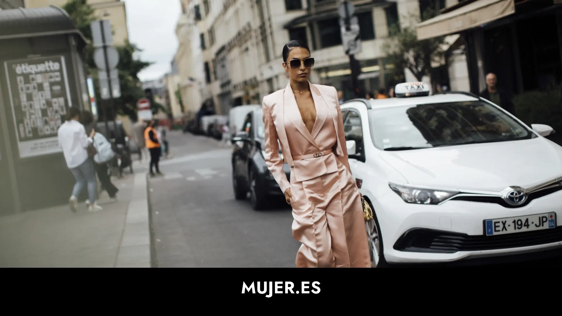 Sfera nos soluciona los eventos de la temporada con su traje ‘jaquard’ de menos de 90 euros