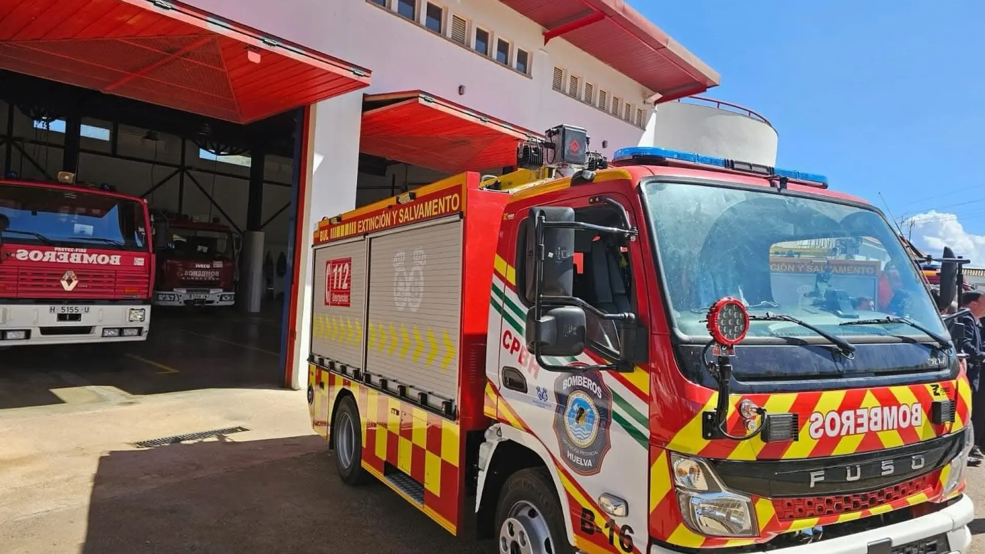 Un tornado destroza techos de viviendas, calles, tendidos eléctricos y árboles en Ayamonte