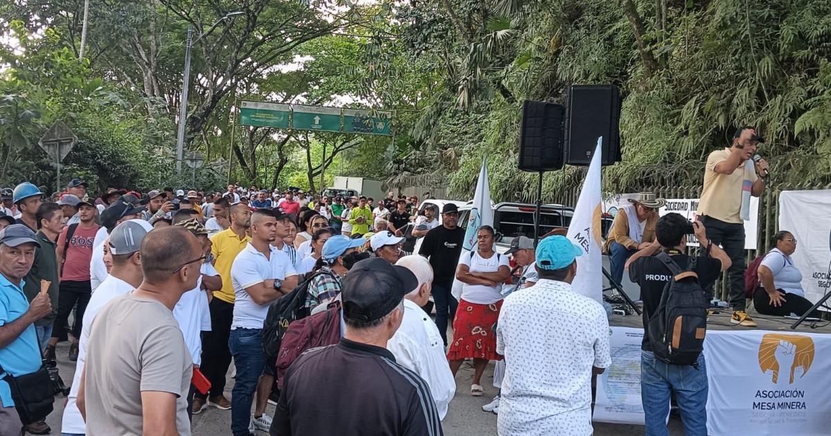 Noticias Antioquia: Movilización de mineros en el Nordeste