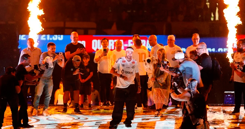 Neymar firma su contrato con el Santos y vestirá el 10 de ‘O Rei’ Pelé