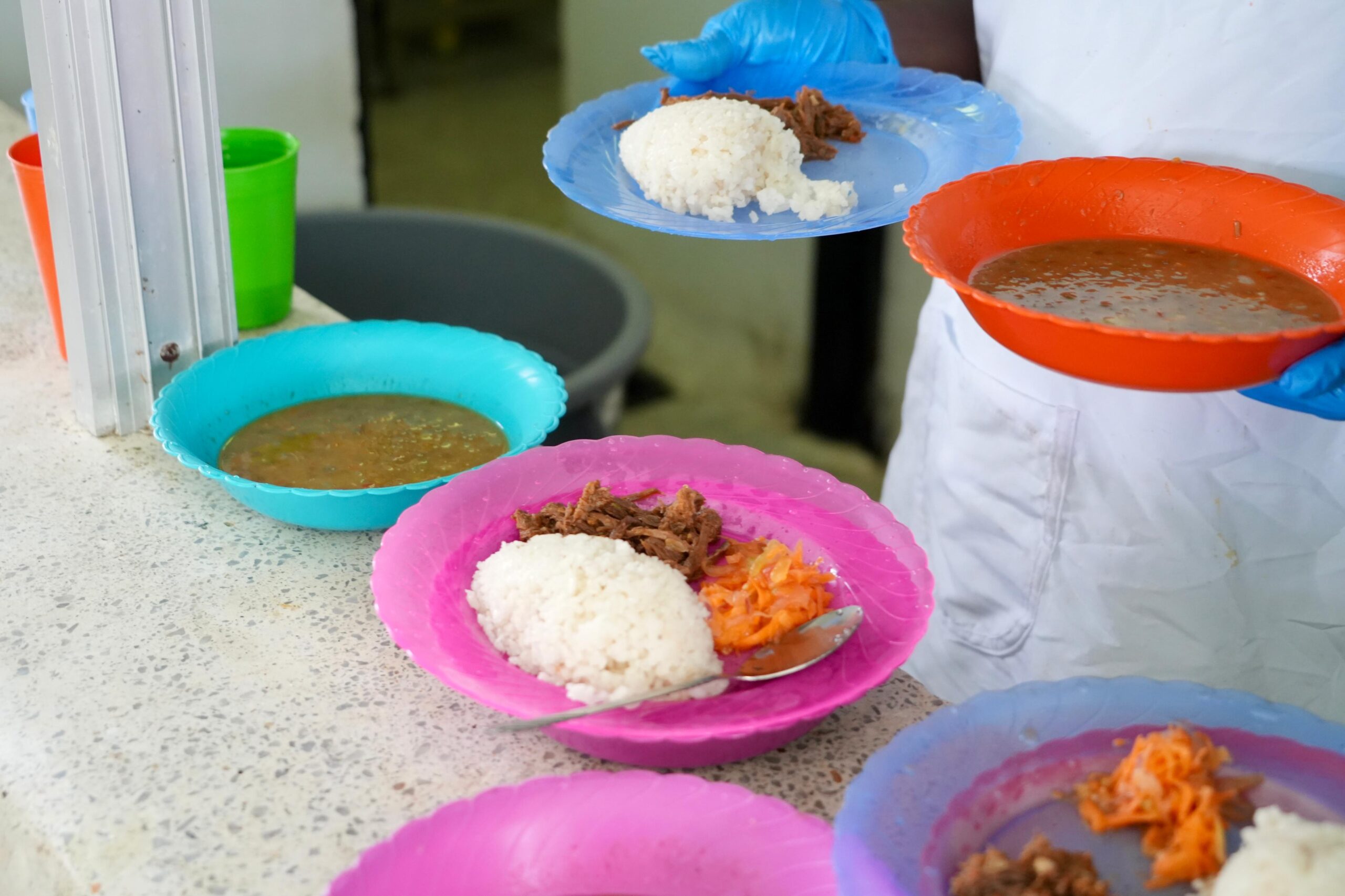 Alimento en mal estado preocupa la salud de los pelados: PAE en problemas