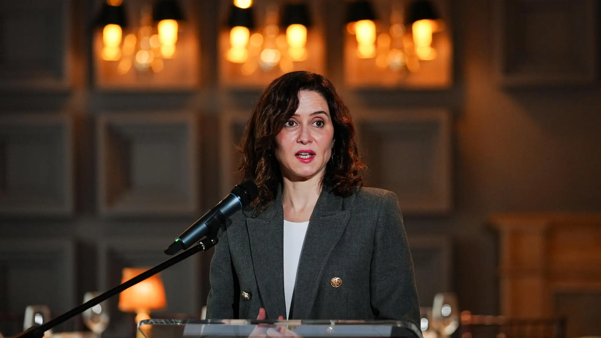 Ayuso critica «los impuestos inventados sobre la marcha» por «generar desconfianza y faltar el respeto a la inversión»