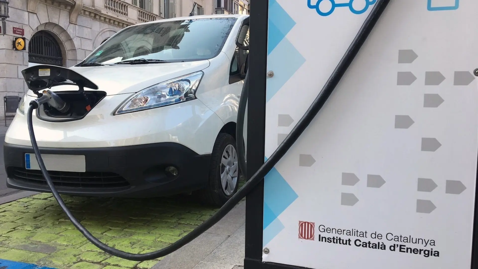 Cataluña supera los 100.000 vehículos eléctricos e híbridos matriculados