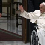 El Papa Francisco evoluciona «con una ligera mejoría gradual»