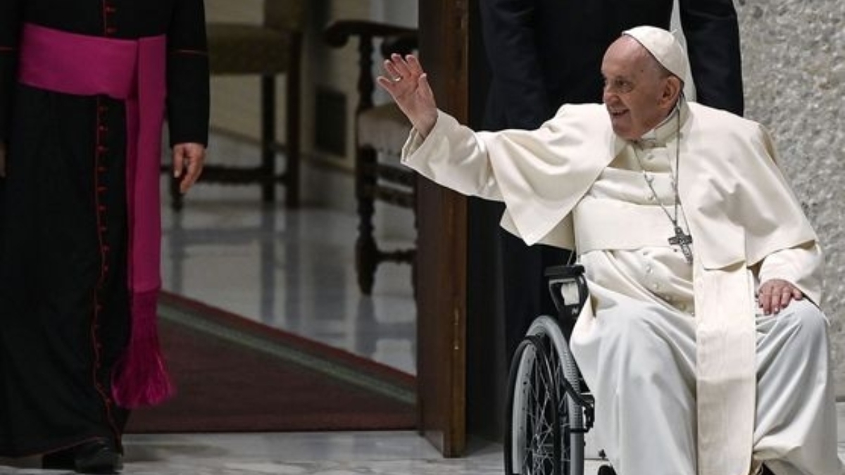 El Papa Francisco evoluciona «con una ligera mejoría gradual» El Papa Francisco evoluciona «con una ligera mejoría gradual»