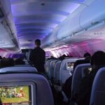 El motivo por el que no deberías aplaudir cuando un avión aterriza, según una azafata El motivo por el que no deberías aplaudir cuando un avión aterriza, según una azafata