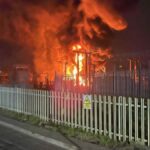 Heathrow reanuda los vuelos tras el caos provocado por un incendio Heathrow reanuda los vuelos tras el caos provocado por un incendio