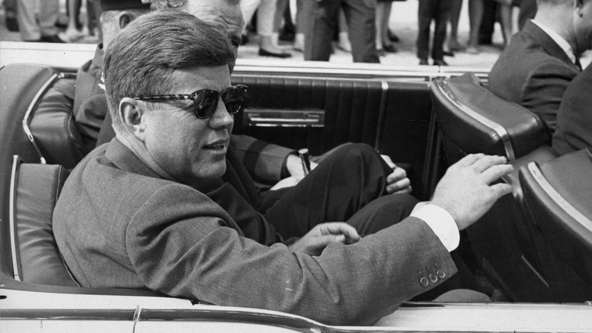 Nuevos archivos desclasificados añaden más incógnitas al asesinato de John F. Kennedy Nuevos archivos desclasificados añaden más incógnitas al asesinato de John F. Kennedy