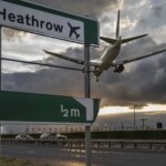 Qué hacer si tu vuelo está cancelado por el incendio en el aeropuerto de Heathrow: ¿tengo derecho a indemnización?