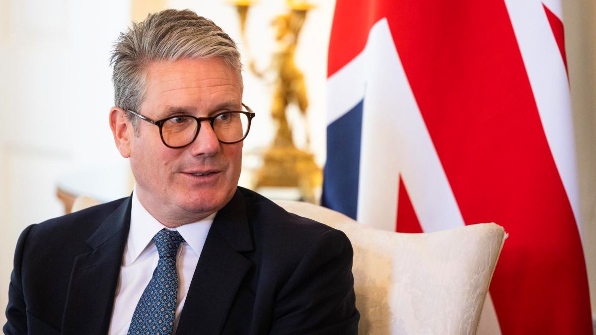 Zelenski llega a Reino Unido para mantener un encuentro esta tarde con el primer ministro, Starmer