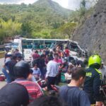 Vía Bogotá-La Vega en caos por aparatoso accidente: hay heridos y cierres