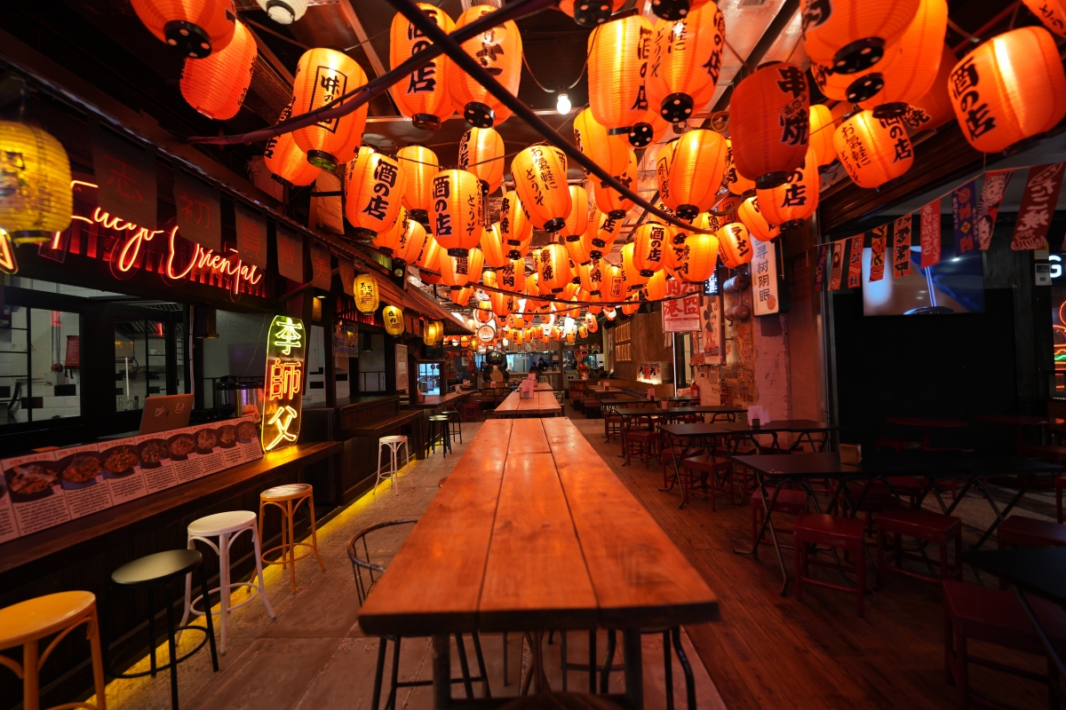 Este es el nuevo restaurante asiático de Madrid que te hará sentir en un mercado en Bangkok