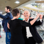 Centro Comercial pondrá a bailar a visitantes: dará cursos de rumba GRATIS