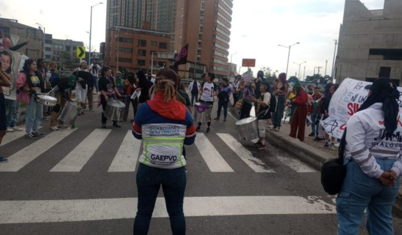 Manifestaciones retrasan la llegada a casa: afectan rutas de TransMilenio