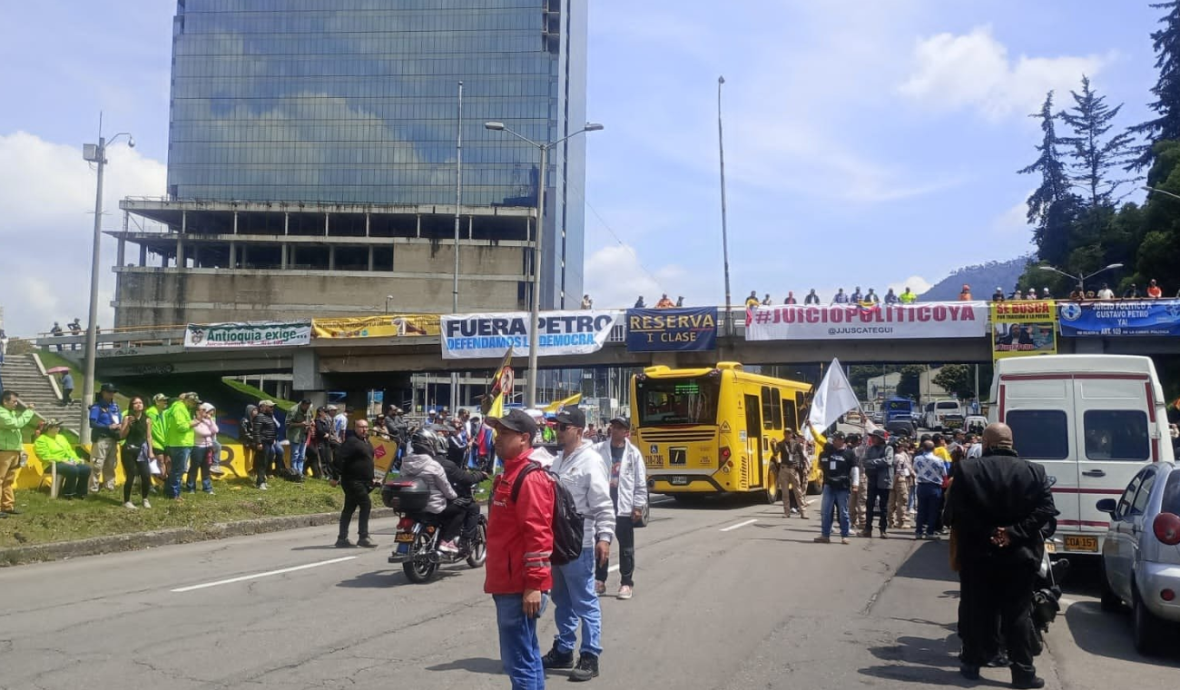 Bloqueo en la Séptima afecta a conductores: les tocará buscar vías alternas