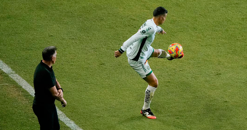 El futbolista James Rodríguez sigue desatando la locura en México