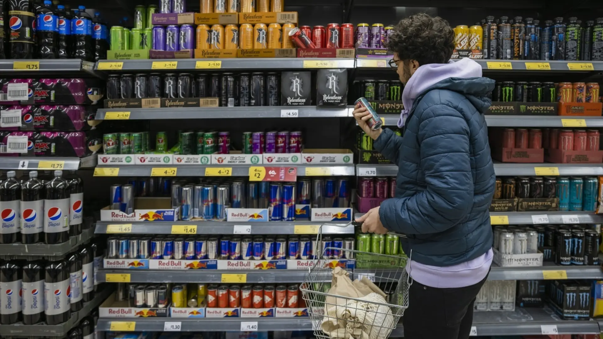 Las bebidas que deberías dejar de consumir, según un médico: «No son refrescos normales»