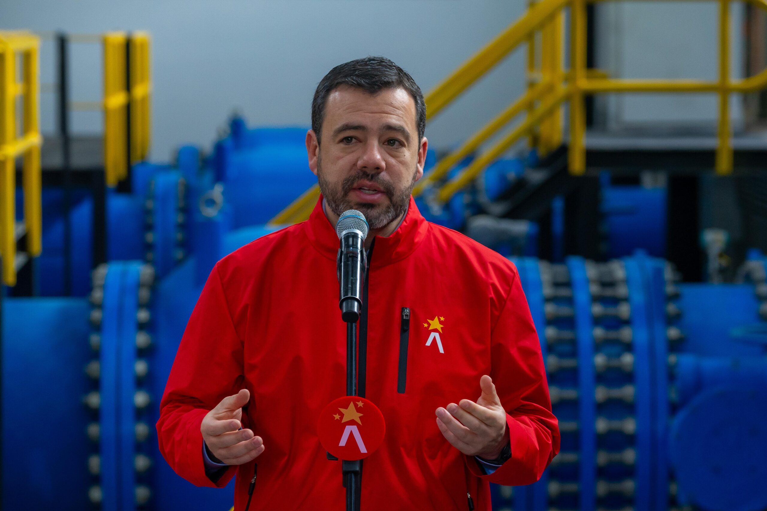 Galán hace caso y anuncia fin de RACIONAMIENTO de AGUA: sería muy pronto Galán hace caso y anuncia fin de RACIONAMIENTO de AGUA: sería muy pronto