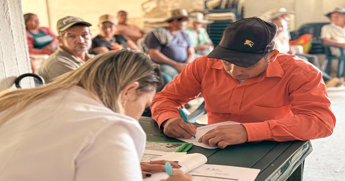 Noticias Antioquia: Familias recibieron títulos de propiedad en Ituango