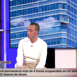 El agobiante relato de dos limpiacristales atrapados a 200 metros de altura durante el apagón: «Era el piso 53»