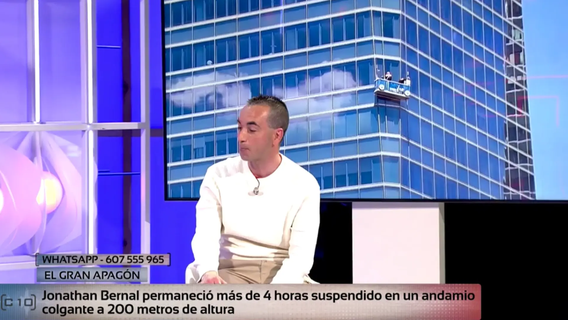 El agobiante relato de dos limpiacristales atrapados a 200 metros de altura durante el apagón: «Era el piso 53» El agobiante relato de dos limpiacristales atrapados a 200 metros de altura durante el apagón: «Era el piso 53»