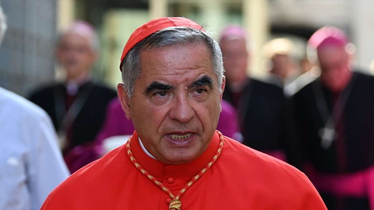 El cardenal Becciu renuncia a participar en el cónclave que elegirá al nuevo Papa El cardenal Becciu renuncia a participar en el cónclave que elegirá al nuevo Papa