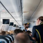 Este es el sueldo que cobran las azafatas de aerolíneas low-cost como Ryanair o easyJet