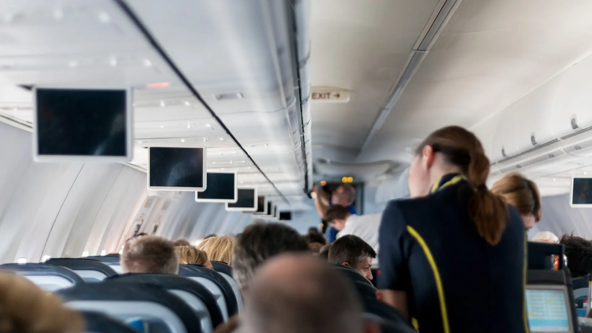 Este es el sueldo que cobran las azafatas de aerolíneas low-cost como Ryanair o easyJet