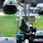 La Guardia Civil multará por no llevar este accesorio ‘obligatorio’ en la guantera