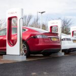 Las acciones de Tesla se desploman más del 4% tras su caída en ventas