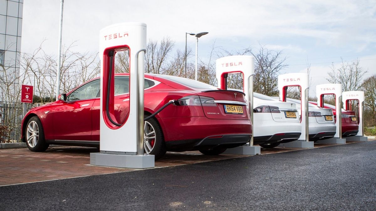 Las acciones de Tesla se desploman más del 4% tras su caída en ventas