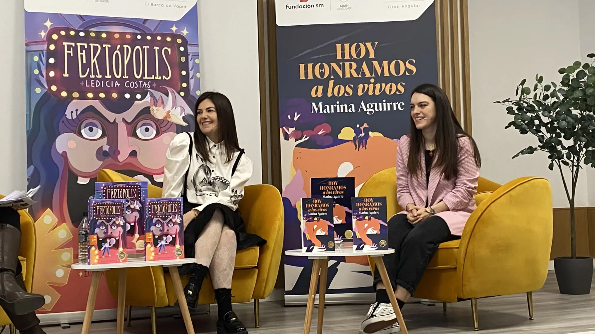 Ledicia Costas y Marina Aguirre, ganadoras de los Premios SM El Barco de Vapor y Gran Angular 2025