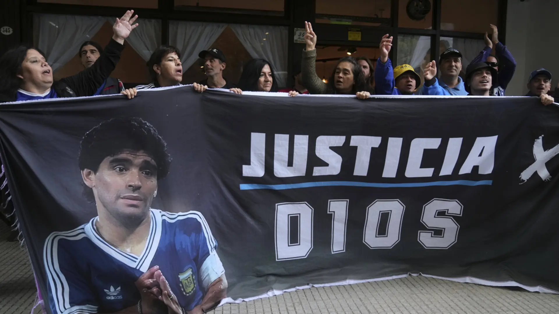 Maradona tenía dañados los pulmones, los riñones, el hígado y el corazón y «un aumento monstruoso de la cavidad abdominal