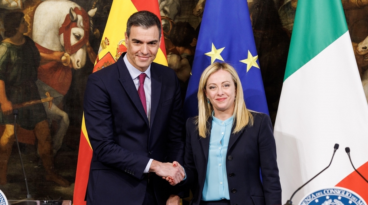 Meloni se erige en la baza europea para negociar con Trump frente a un Sánchez señalado por su viaje a China Meloni se erige en la baza europea para negociar con Trump frente a un Sánchez señalado por su viaje a China
