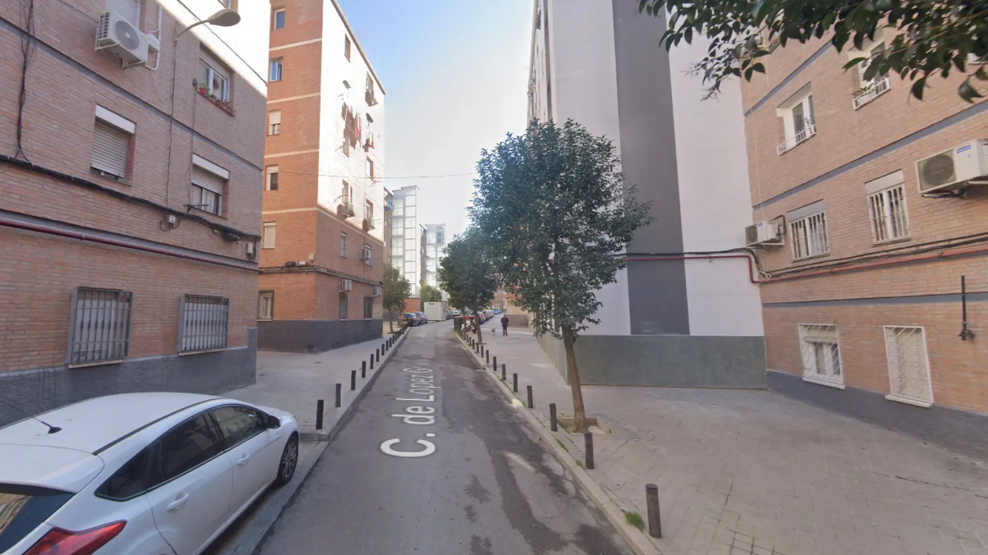 Muere el joven que fue apuñalado con arma blanca mientras paseaba con su madre en Vallecas
