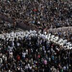 Roma despide a su obispo con las botas puestas