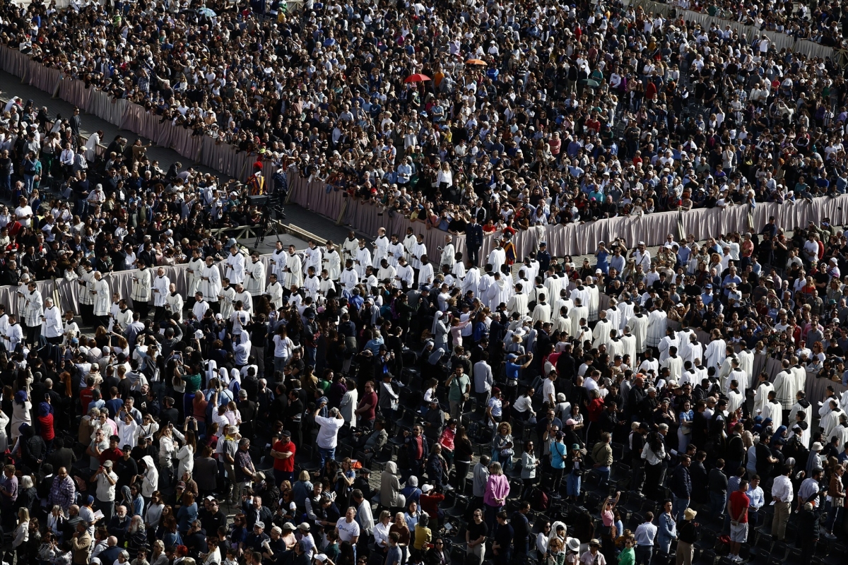 Roma despide a su obispo con las botas puestas