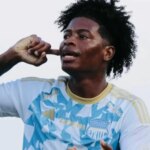 Secuestran a la esposa e hijo del futbolista Jackson Rodríguez en su domicilio