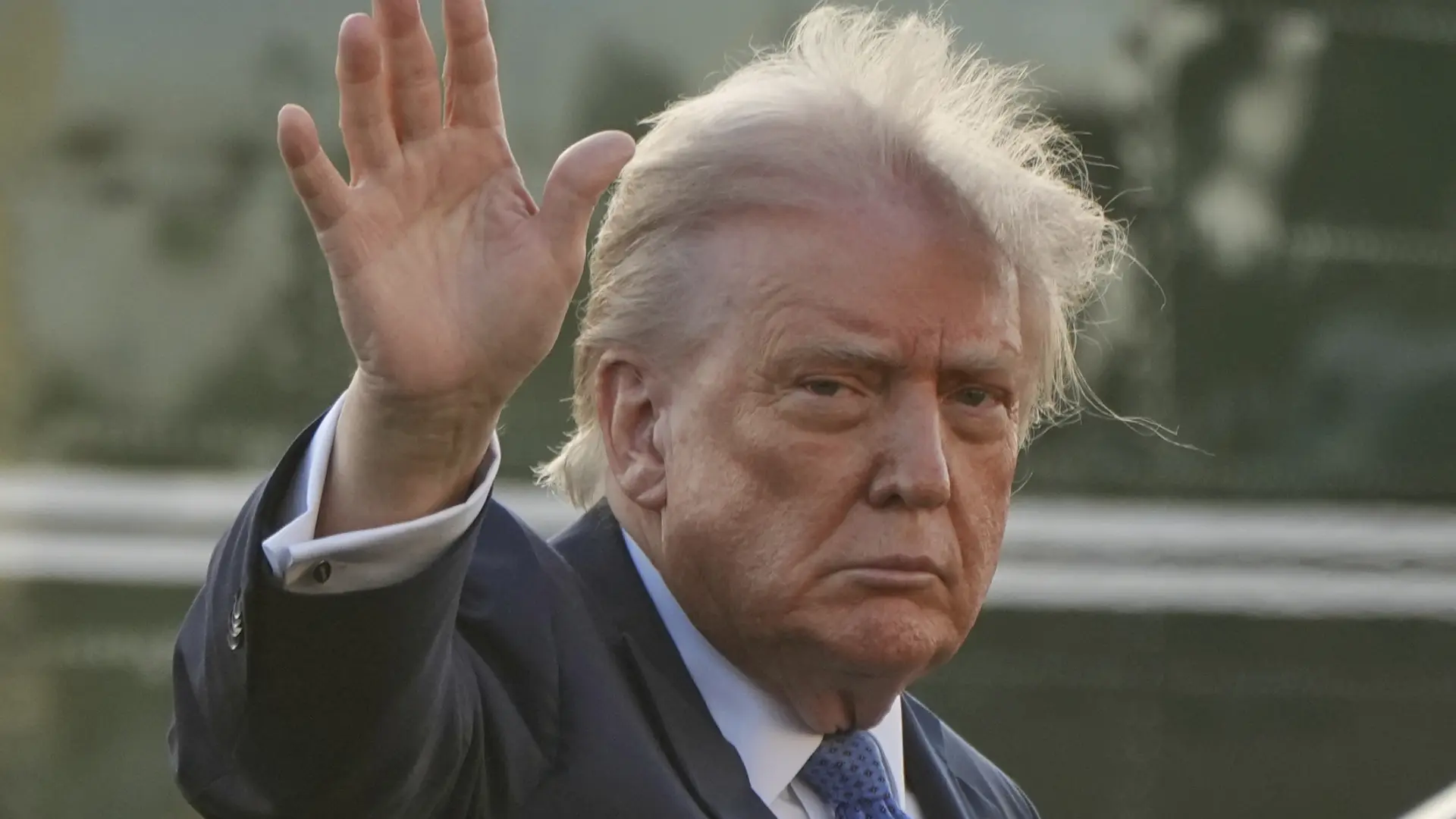 Trump indulta a una republicana culpable de usar donaciones públicas para una cirugía estética