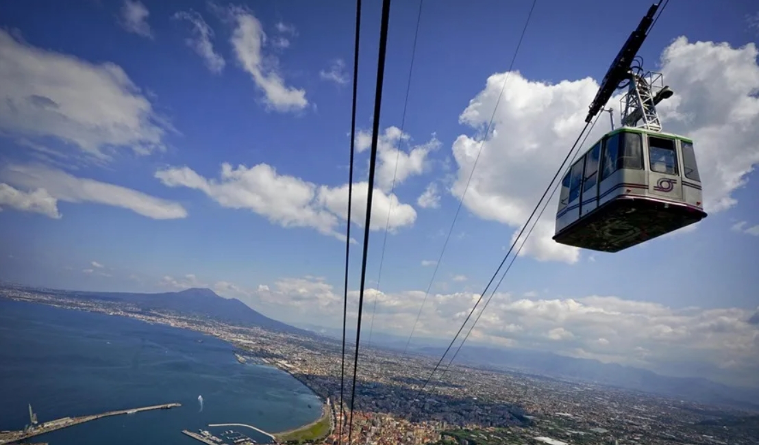 Un accidente en un teleférico en Nápoles deja cuatro muertos y un herido grave