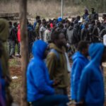 Un grupo de migrantes se atrinchera en un centro de acogida de Tenerife