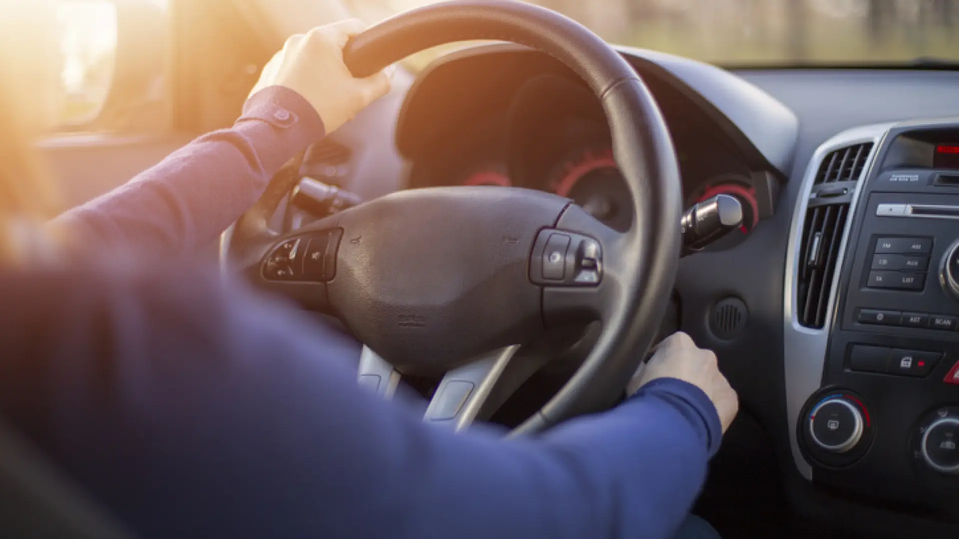 Un mecánico advierte del error que muchos cometen al arrancar el coche y puede estropear el motor