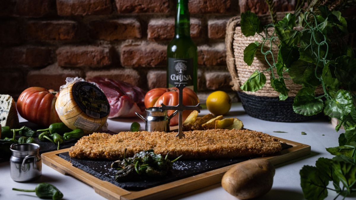 El mejor cachopo del mundo se come en Madrid: el restaurante que ofrece el plato asturiano más típico