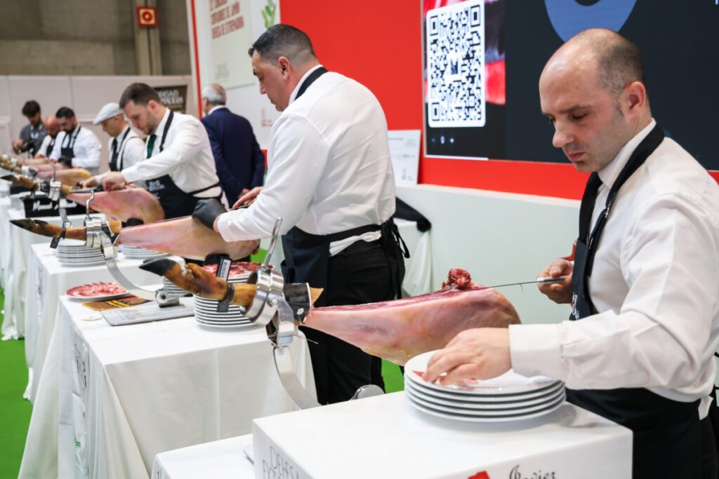Josué Falcón Morales, elegido mejor cortador de jamón de España